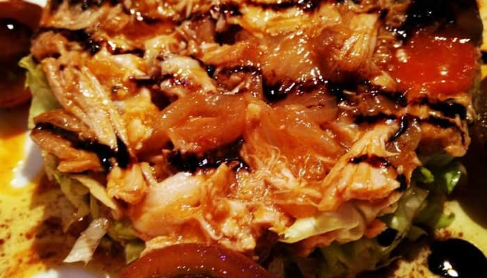 Ensalada de pollo de corral escabechado foto